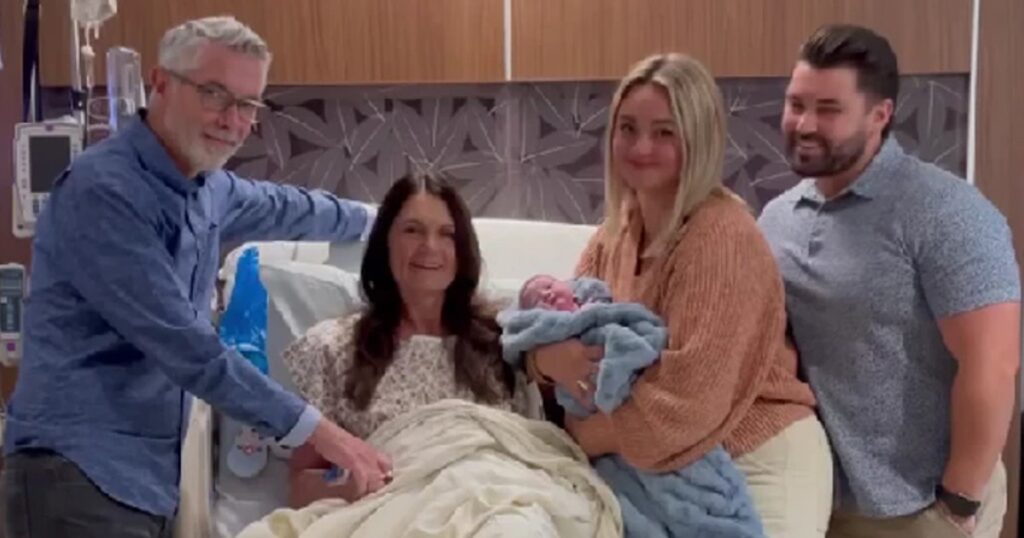 56-åriga mormor födde sin sons bebis: "Nya känslor av att ha ett barn…"