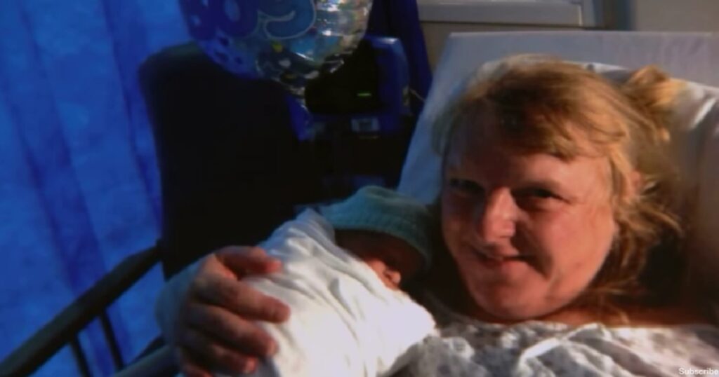 Efter 18 missfall under 16 års tid fick 48-åriga kvinnan äntligen bli mamma