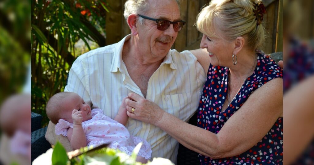 Forskningen bekräftar det vi alltid anat: Att vara barnvakt åt sina barnbarn förbättrar livslängden!