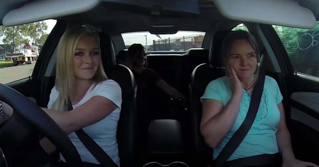 Hon trodde att hennes dotter skulle ta med henne på en spadag - när hon hör något på radion brister det för henne