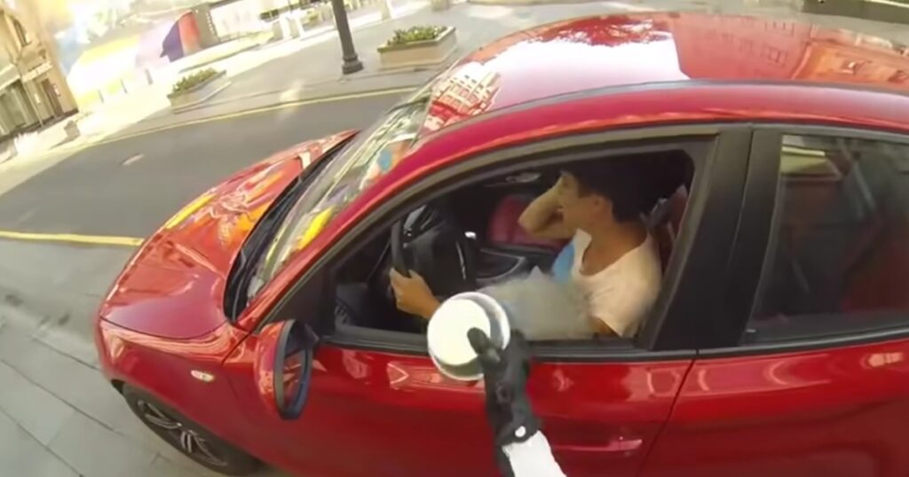 Hon tröttnade på att folk skräpade ner i naturen – och hennes läxa är bara så klockren