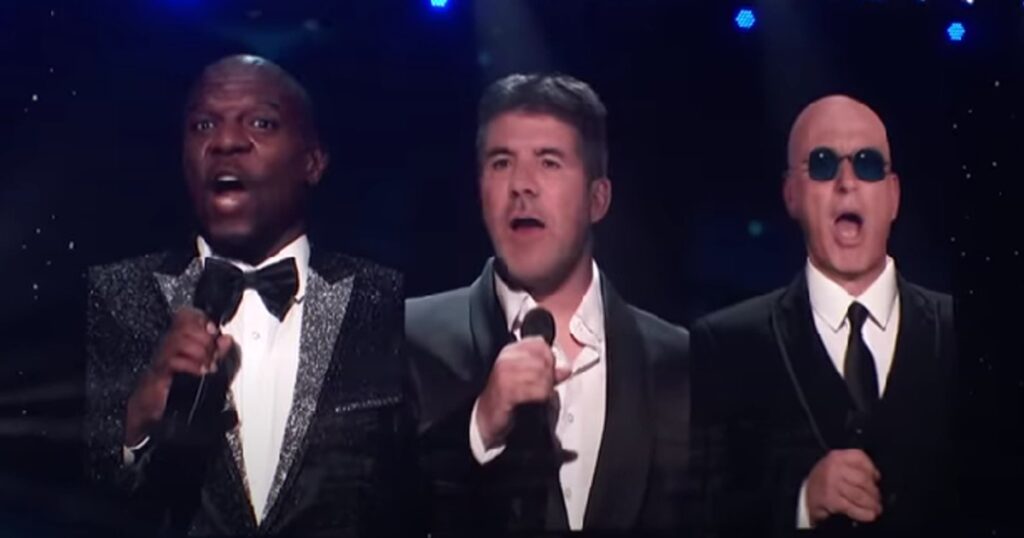 Simon, Terry och Howie sjunger 'Nessun Dorma' på scenen - och publiken skrattar så de gråter