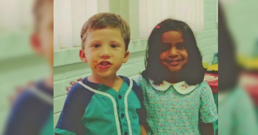 Treåringarna lovar att gifta sig med varandra - du kommer inte tro dina ögon när du ser dem 26 år senare